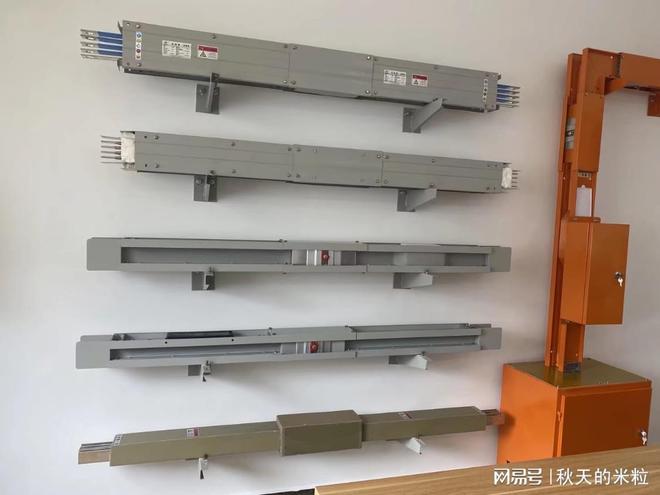 合浦鑫鸿达取得钢筋混凝土门扇平台专利避免对混凝土预制门扇棱角